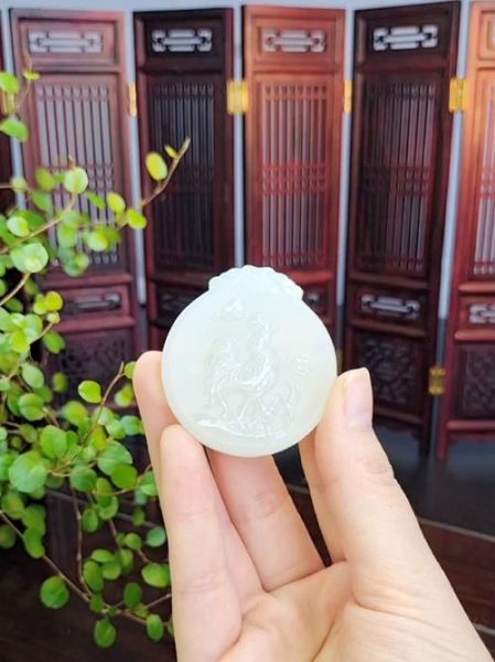 鸡生肖属相挂件（鸡生肖属相挂件怎么选才招财？）