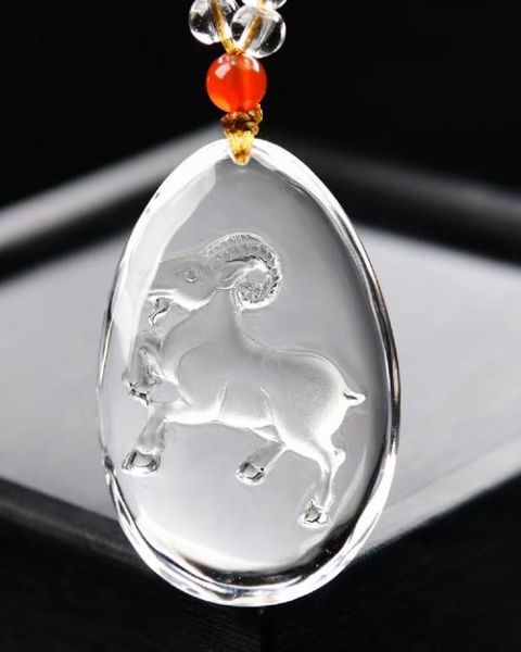 生肖属相羊吊坠（属羊戴什么材质吊坠最好）