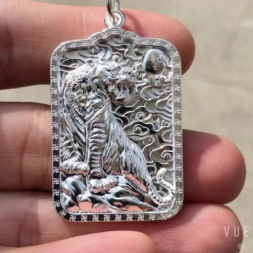 银生肖属相牌小巧（银生肖属相牌小尺寸多少钱）