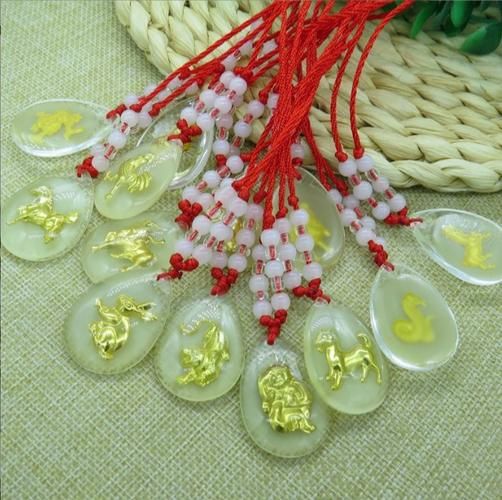 夜光十二生肖属相(夜光十二生肖属相挂饰值不值得买)