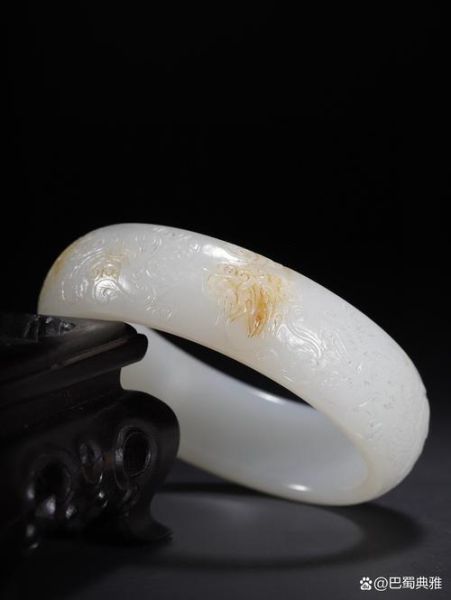 生肖属相适宜佩戴玉手镯（属龙的女人戴玉手镯好吗）