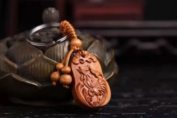 生肖属相木雕挂件（生肖属相木雕挂件选哪个旺财运？）