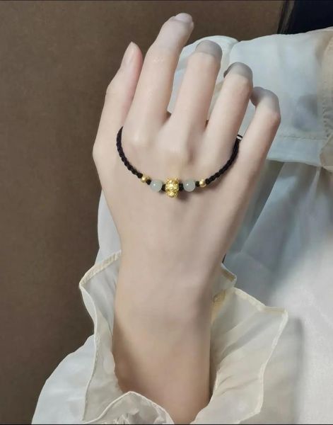 属相黄金生肖（属相黄金生肖手链价格区间是多少）