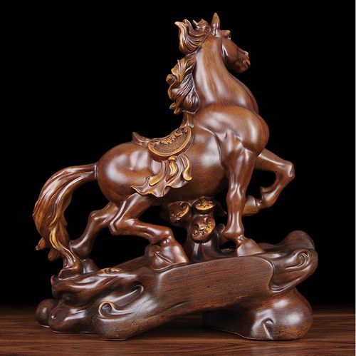 马生肖属相摆件(马生肖属相摆件开光吉日怎么挑)