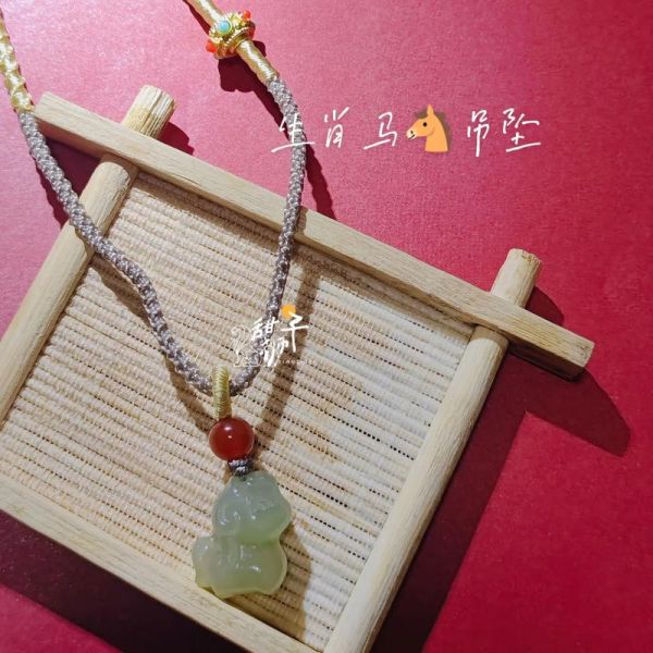 生肖马佩戴什么属相好（生肖马戴什么生肖饰品最旺运）