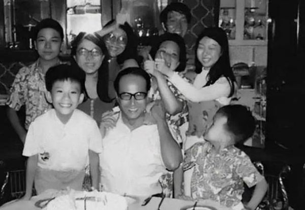 李嘉诚父母生肖属相是啥