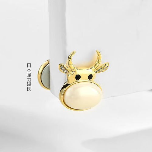 生肖属相胸针怎么戴（生肖属相胸针怎么戴才好看？）