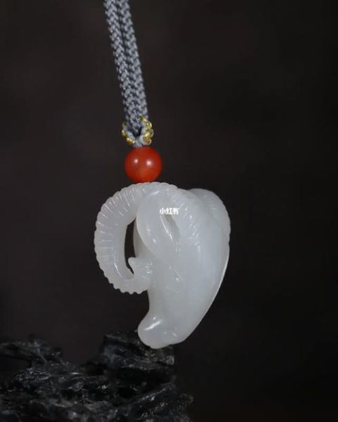 羊生肖吊坠属相（羊生肖吊坠戴法与禁忌入门）