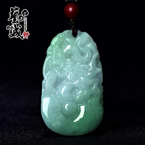 生肖属相雕刻吊坠(生肖雕刻玉吊坠怎么挑👀)