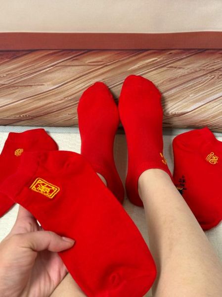 生肖属相袜子（2025本命年生肖属相袜子怎么选🔥）