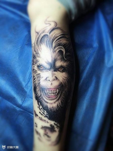 小臂生肖猴属相纹身(小臂生肖猴纹身图案设计指南)