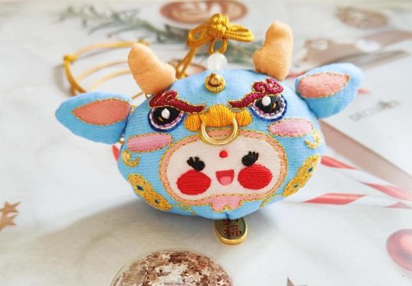 生肖属相刺绣挂画(鼠牛虎兔生肖属相刺绣挂画如何选)