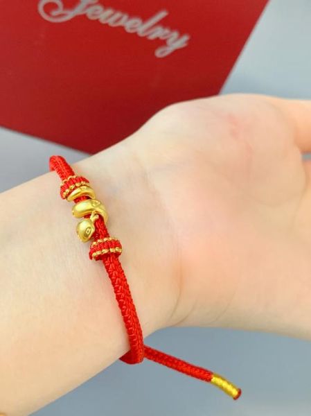 黑色生肖属相绳子（黑色生肖属相红绳戴哪只手）