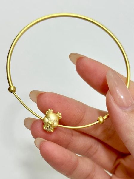 生肖属相金手镯（哪些生肖适合戴金手镯）