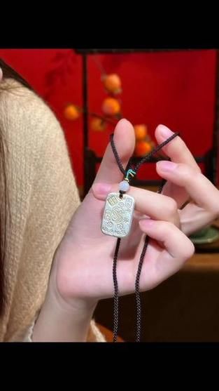 属相吊坠 生肖足银牌(2024女生生肖足银牌该怎么挑?🔍)