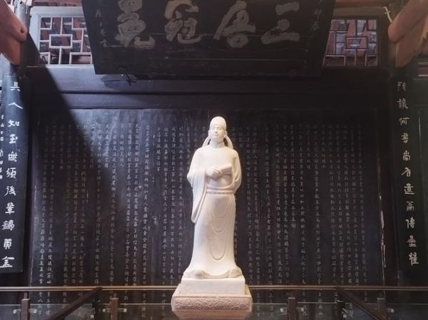 李白准确生肖属相是(李白准确生肖属相是什么)