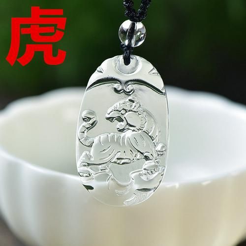 琉璃生肖属相挂件（琉璃生肖挂件适合什么属相佩戴）