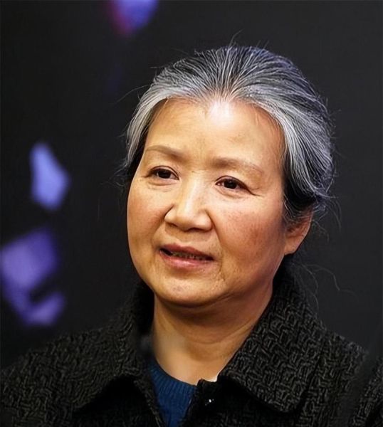 曹翠芬属什么生肖属相