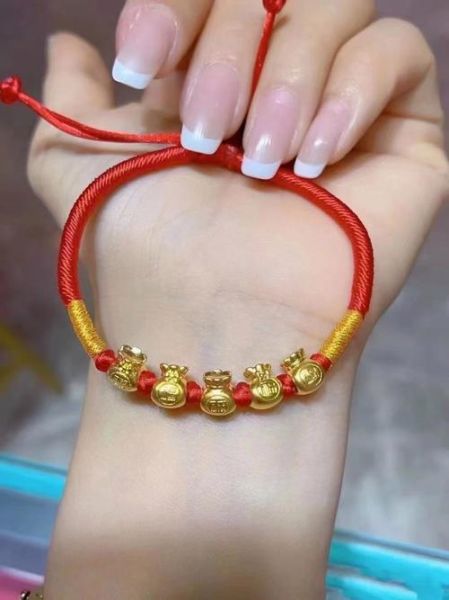 生肖属相金猪（生肖金猪适合什么属相佩戴）