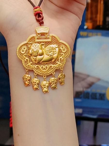 生肖属相金猪（生肖金猪适合什么属相佩戴）