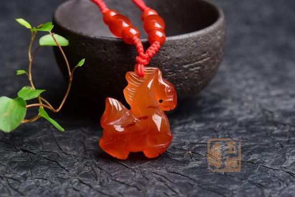 生肖马佩戴自己属相吗（生肖马能给自己戴马形吊坠吗）