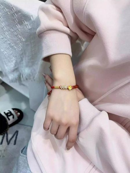 属相生肖手链蛇（属蛇人戴什么生肖手链最旺）