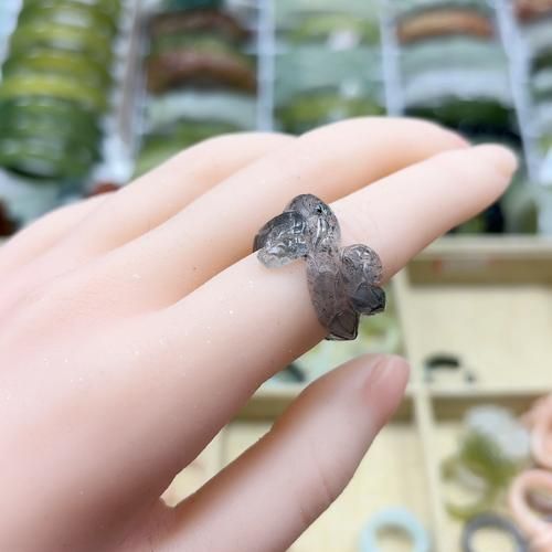 生肖属相玉石戒指(生肖属相玉石戒指女款戴哪个手指✨)