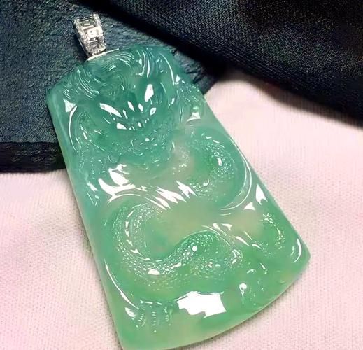 龙的生肖属相翡翠（属龙的带什么翡翠好招财）