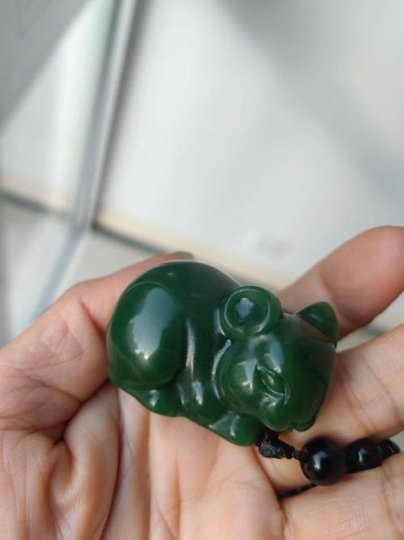 属相玉吊坠 生肖老鼠（属鼠玉吊坠怎么选最旺财运）