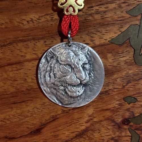 属相银吊坠 生肖男士（男士生肖银吊坠怎么选才显品味）