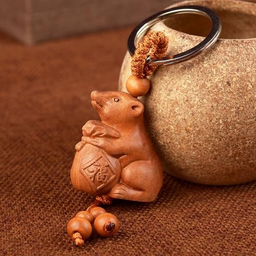 木雕属相十二挂件生肖（木雕属相挂件适合送哪些人 🎁）